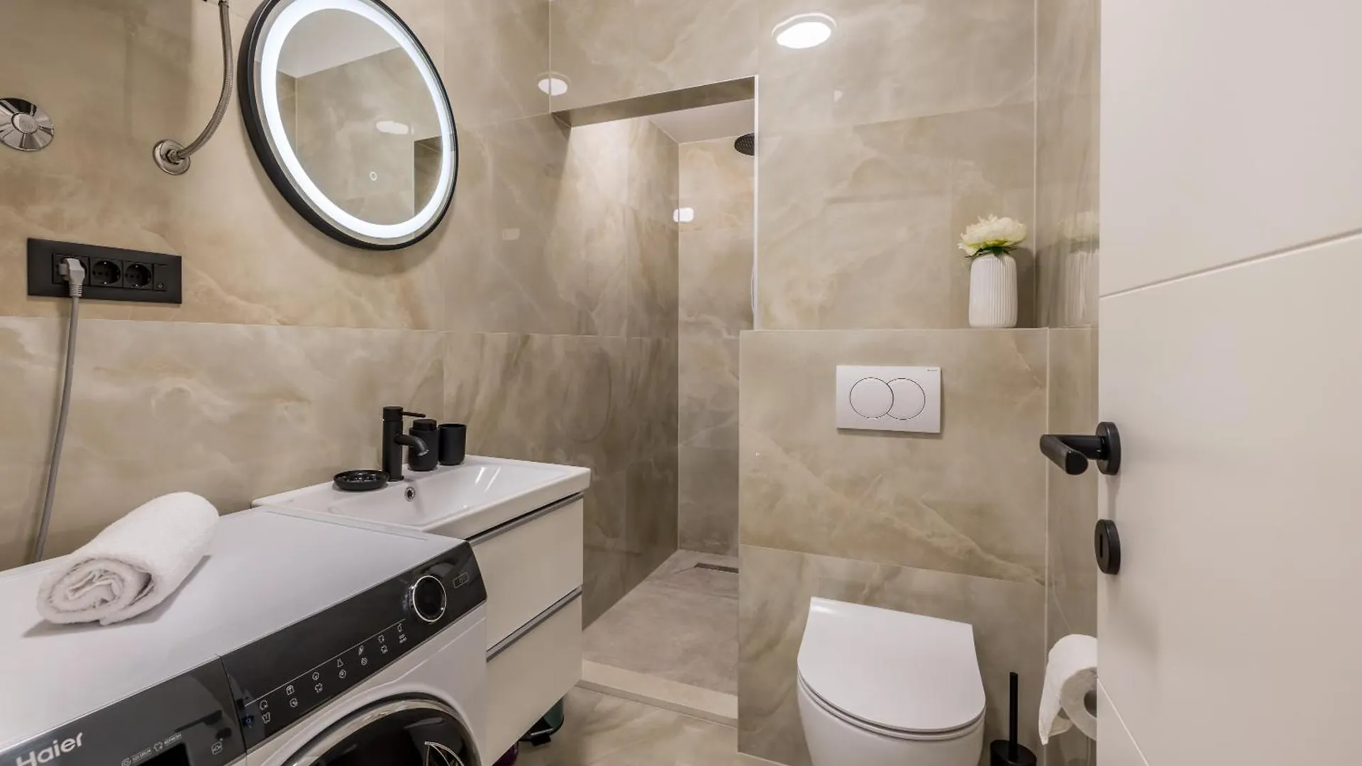 Luxury Apartment Mani سبليت