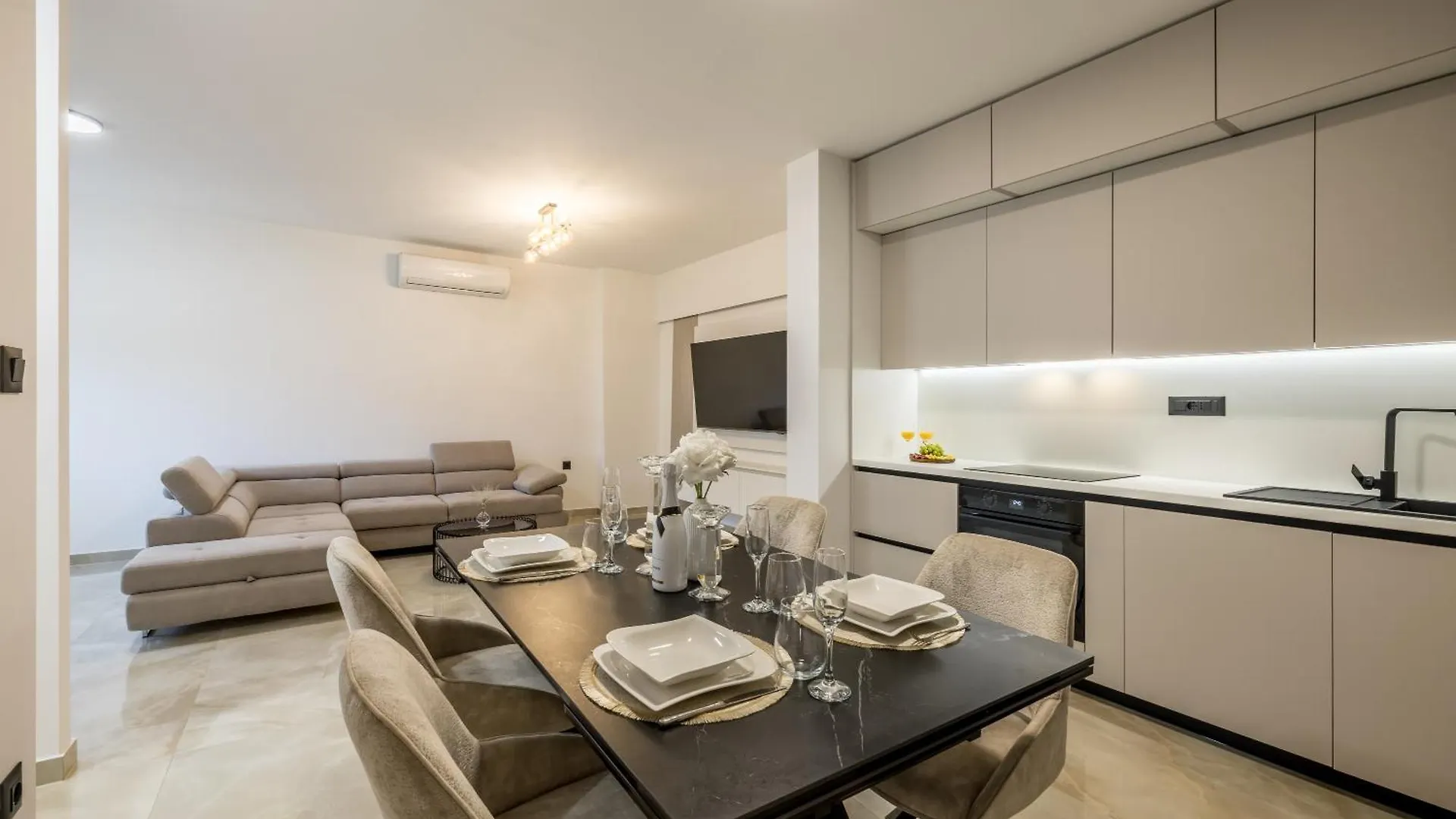 Luxury Apartment Mani سبليت